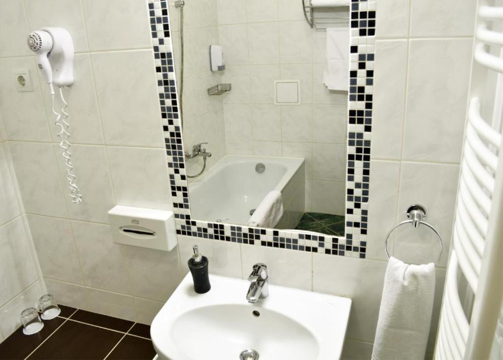 Liza Aqua & Conference Hotel Lajosmizse Luaran gambar