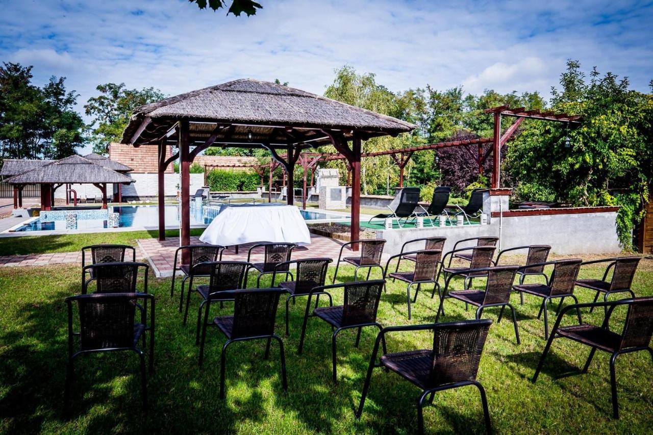 Liza Aqua & Conference Hotel Lajosmizse Luaran gambar